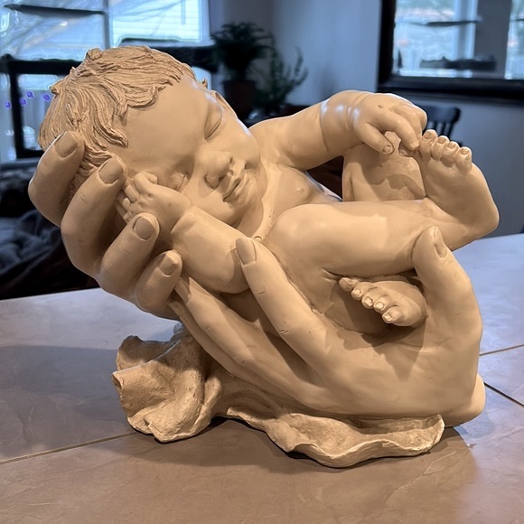 SOLD Newborn In Loving Hands Sculpture Baby Sleeping Figurine Indoor Outdoor Art - Picture 5 of 17